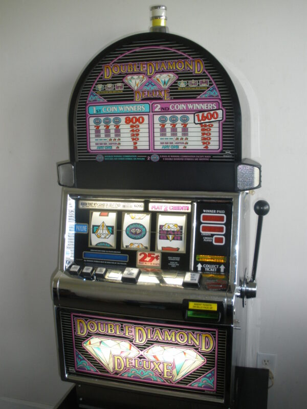 Double Diamond Deluxe Slot Machine